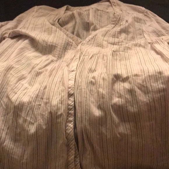 American Eagle Outfitters Tops - American Eagle Outfitters V neck button down striped short sleeve top